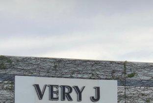 Very J