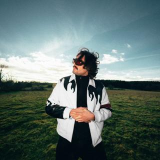 HIPPØ & THE JACKET