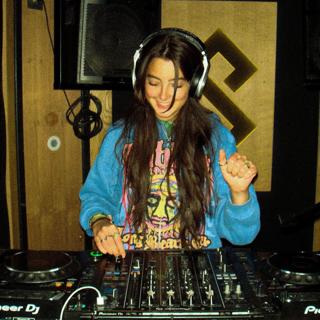 DJ DEE (2)