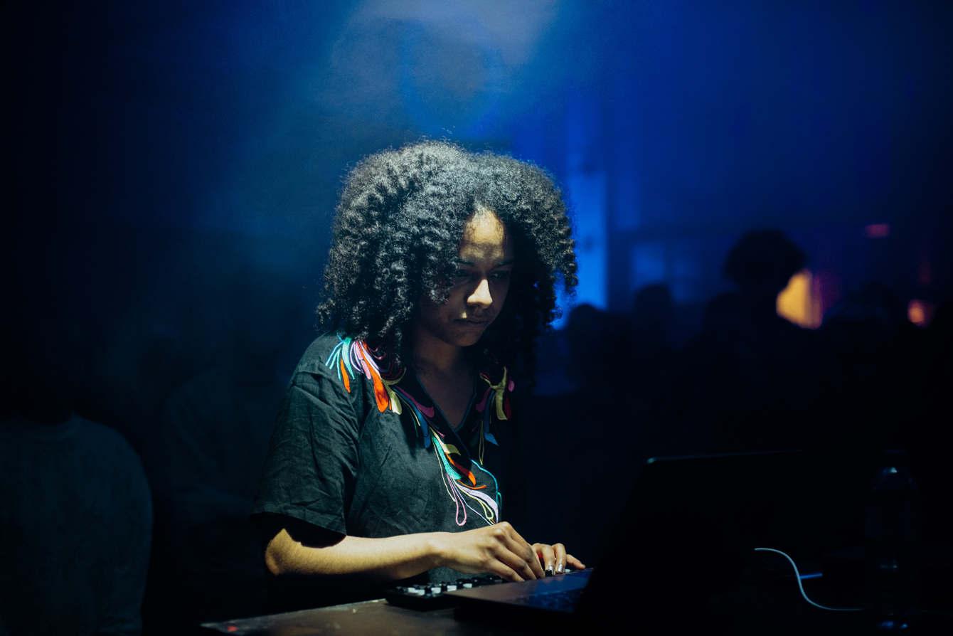 Blaues Rauschen 2025 - Day 8 - 'Lecture And Talk – Sonic Fiction' Mit Jessica Ekomane