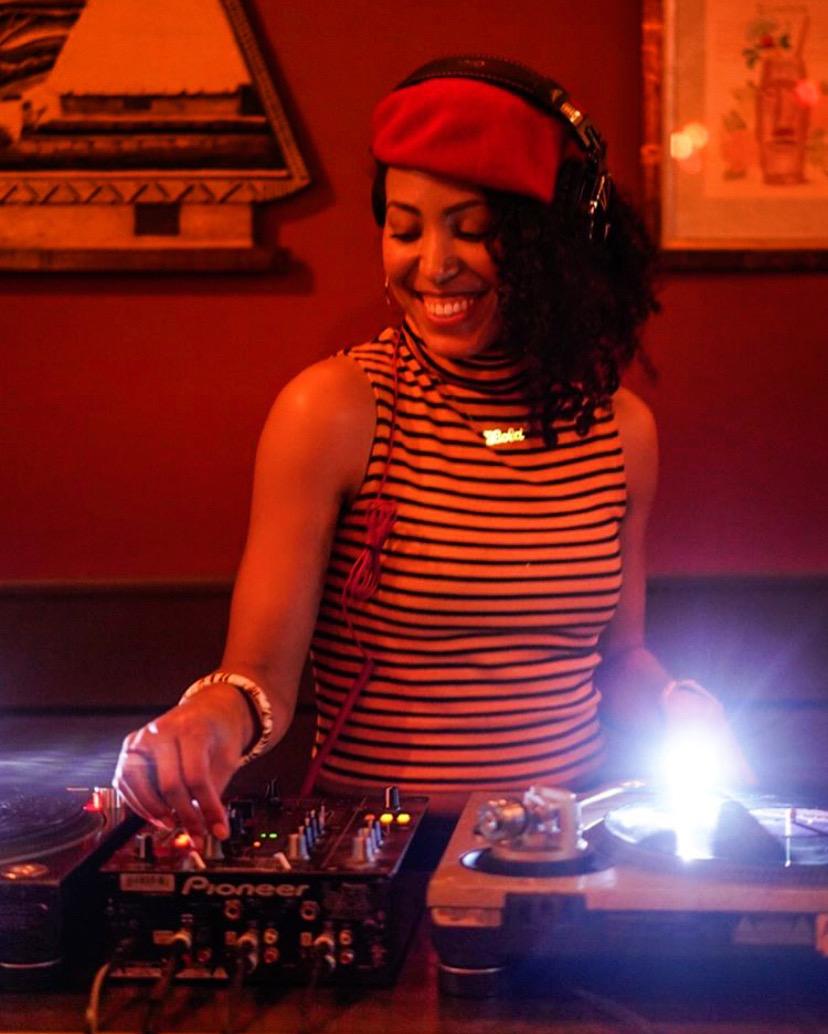 Electric Hotpot With Dj Lola Kinks