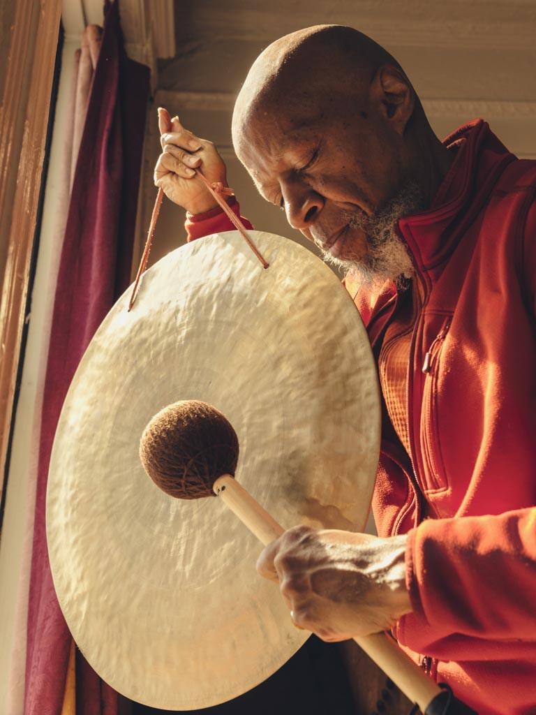 Tune. Laraaji. Konzert