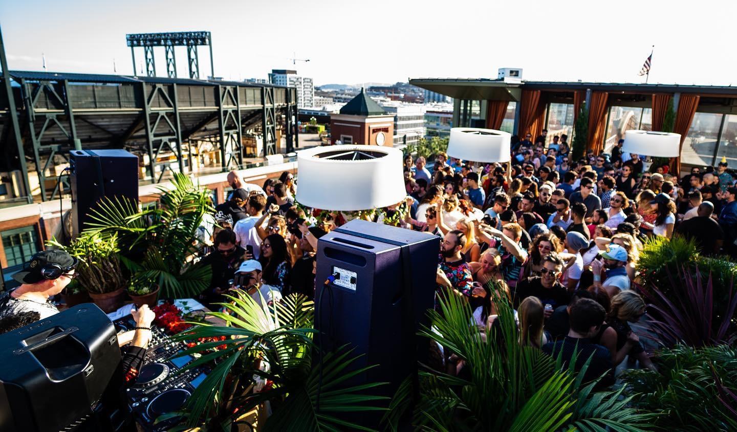Alan Dixon (Keinemusik, Defected) At The Hotel Via Rooftop