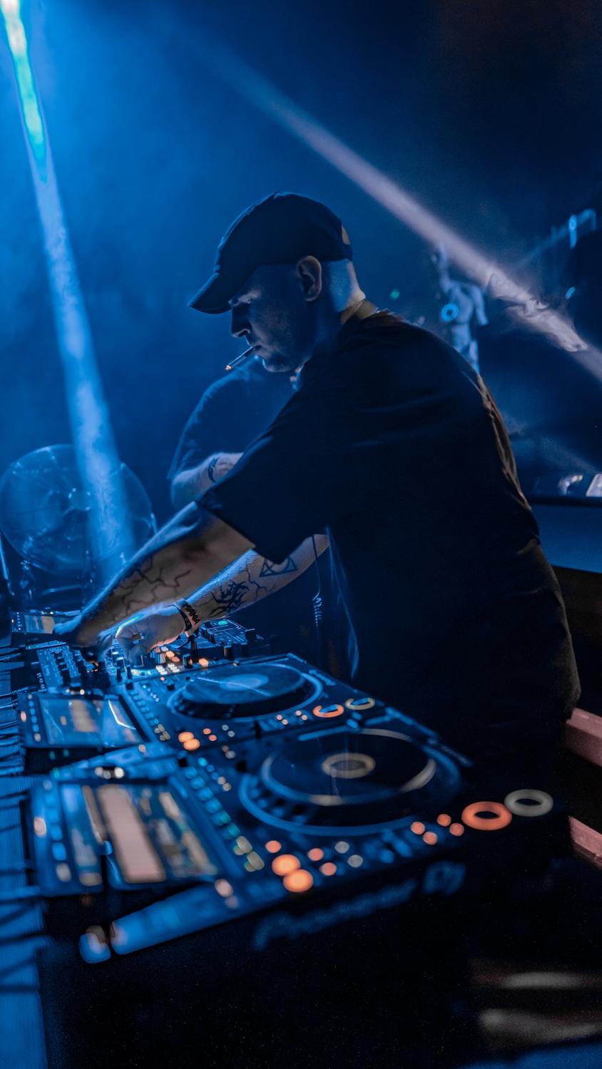 Odonien With Ixakt, Matthias Olck & Tommy Libera // Ehrenfeld Xl – 10 Clubs, 1 Night, 2 Distric