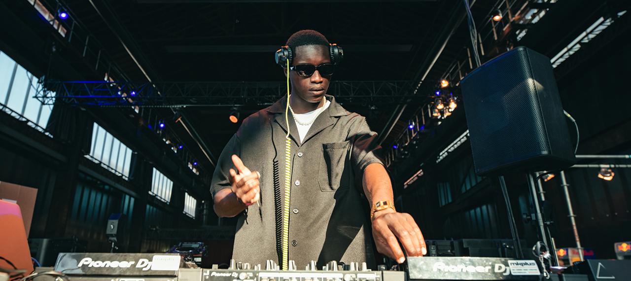 Jamais Le Mardi !: 10 Ans