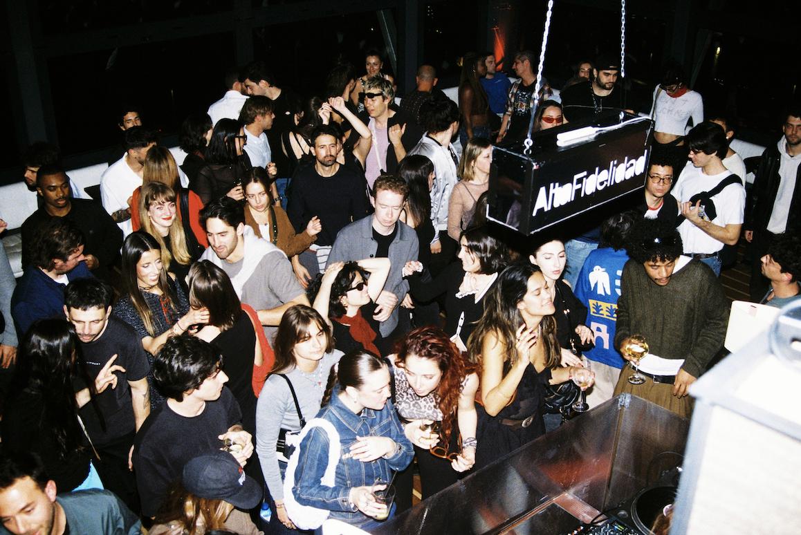 Alta Fidelidad X Restless Pres. A.M. Project & Pau Perez