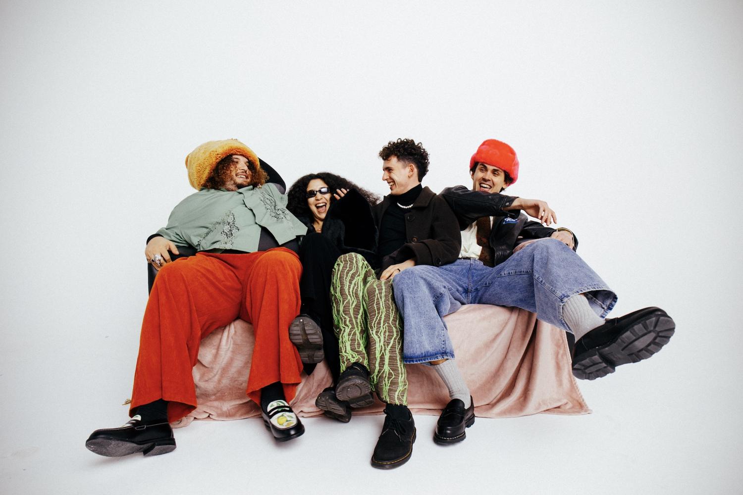 Club — Bavardages & Friends: Noizey Kids, Brillant Bruyant