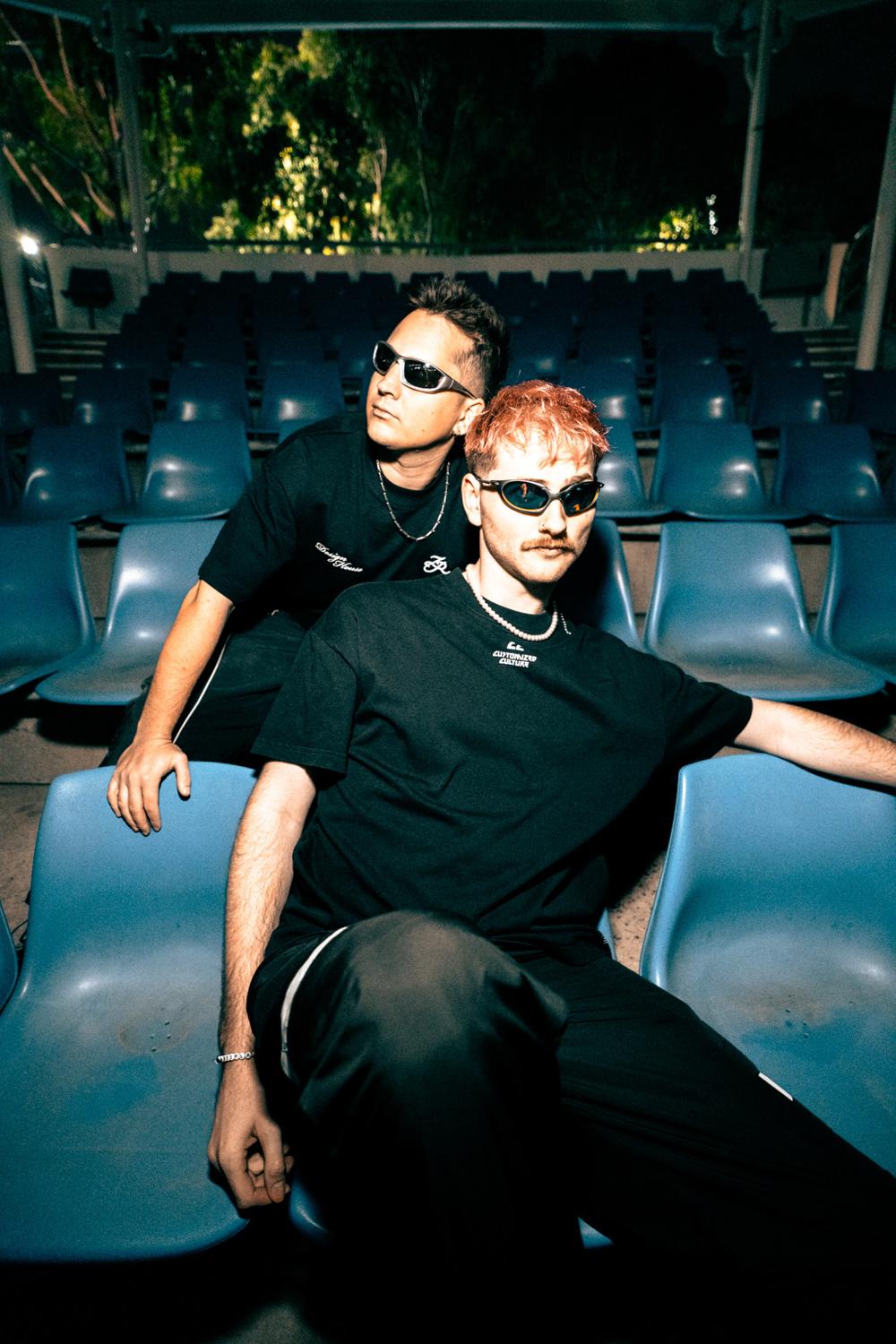 2Hot2Play • Electric Circus