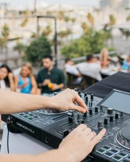 80'S Rooftop: Free Rooftop Party