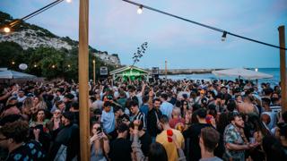 Hope Pres: Beach Party With Hot Since 82