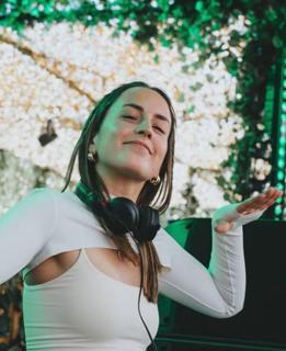 Housenation: Jara + Residents