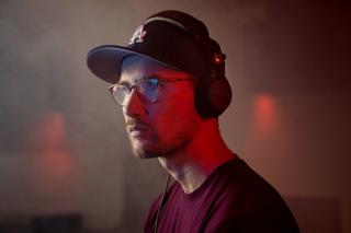 Bernsteinbar pres.: FLO MOTION