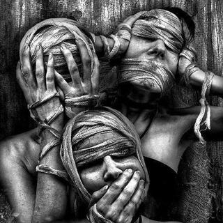 Prisioners of sounds