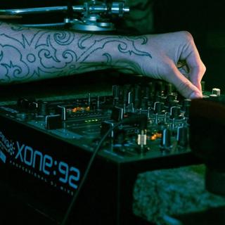3 Decks Vinyl Techno & Hardgroove Set